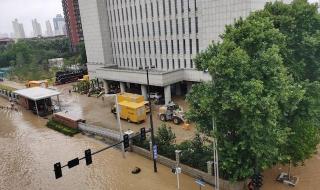 河南郑州暴雨持续